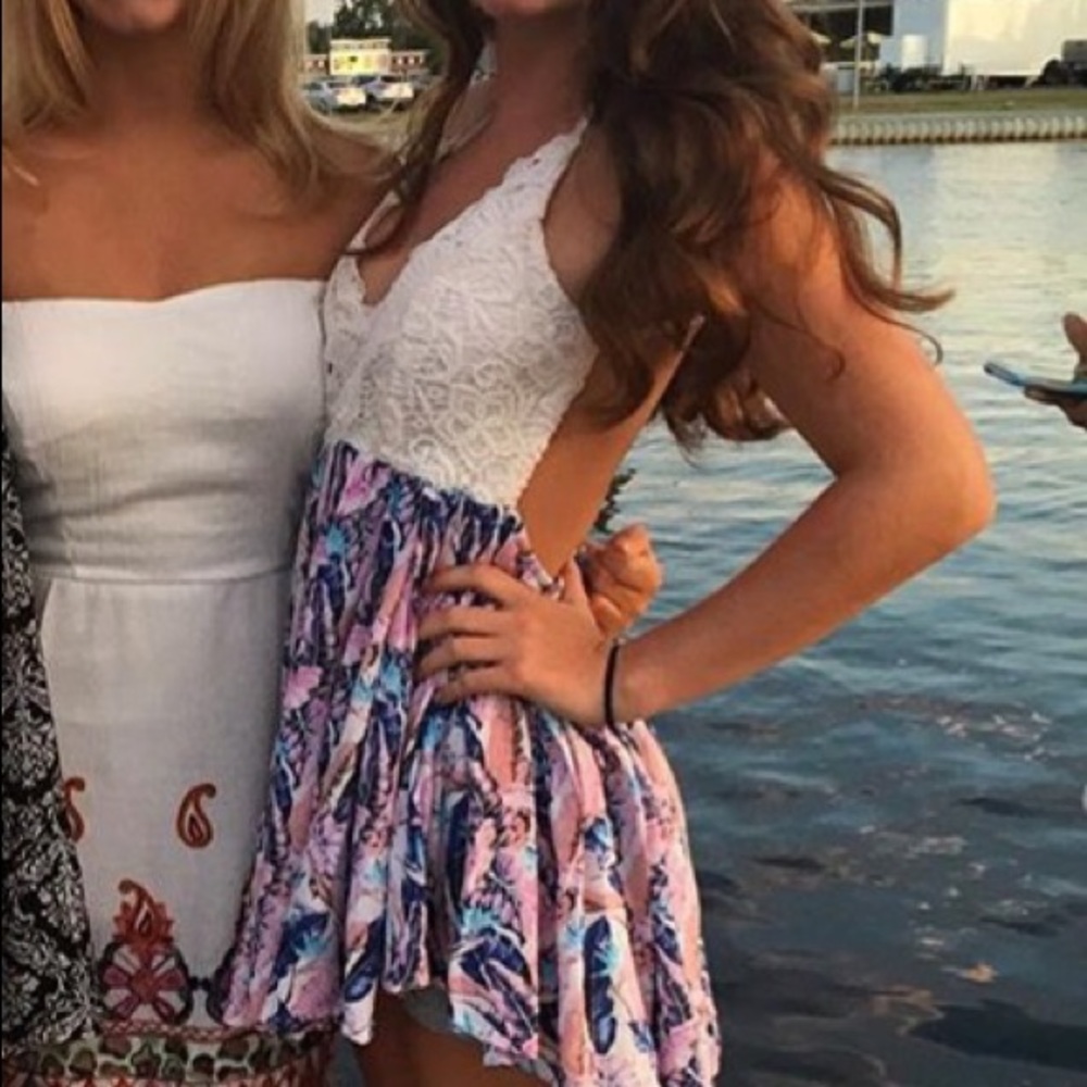 Cute feather pattern dress
